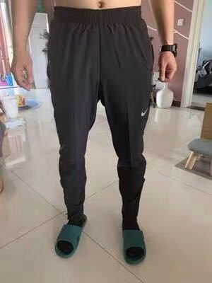 洗了以后不掉色也没有变形，好看