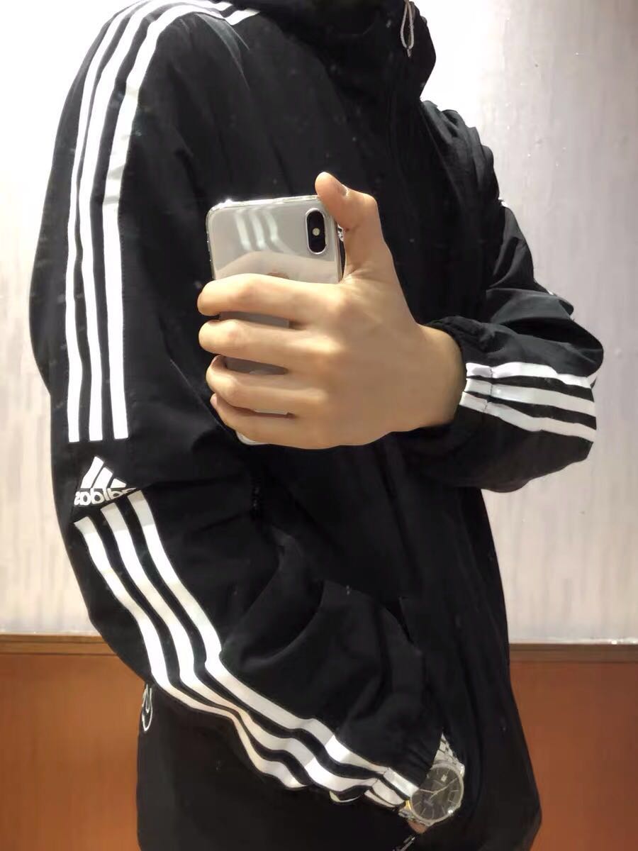 布料挺好的，穿起来宽松舒服
