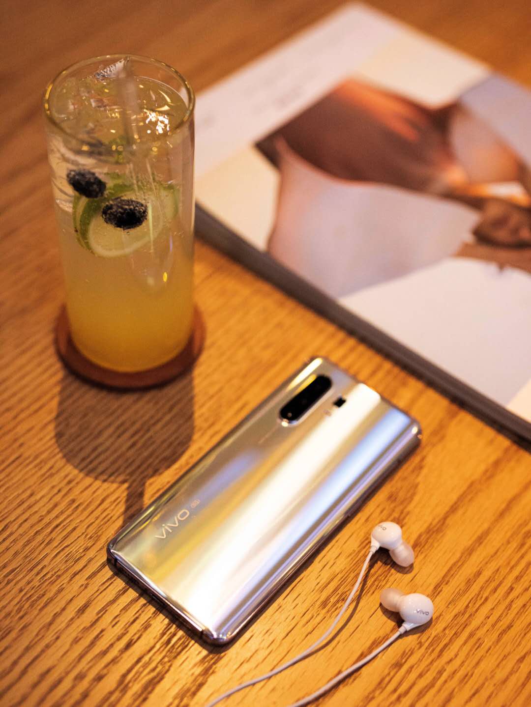 不撞色的5G手机vivo X30 Pro