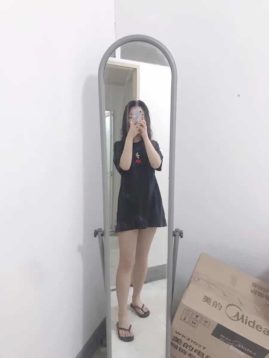 特别舒服，面料特别好，上身也很好看！！