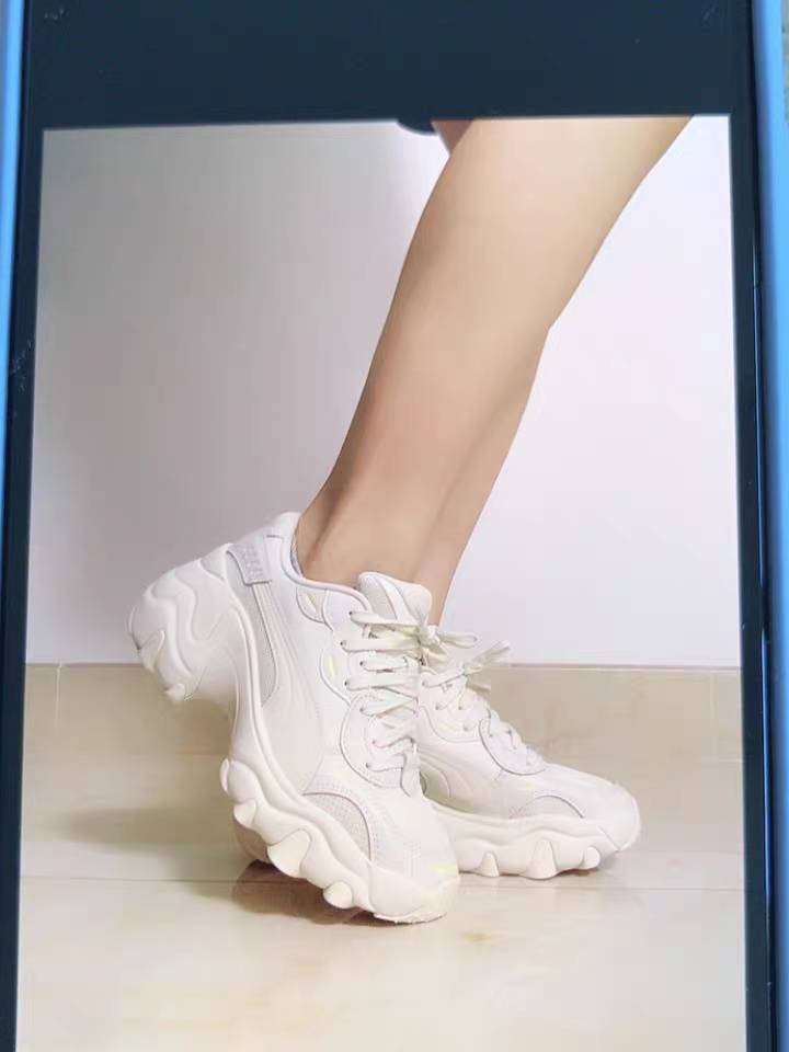 鞋子穿上腿又白又长