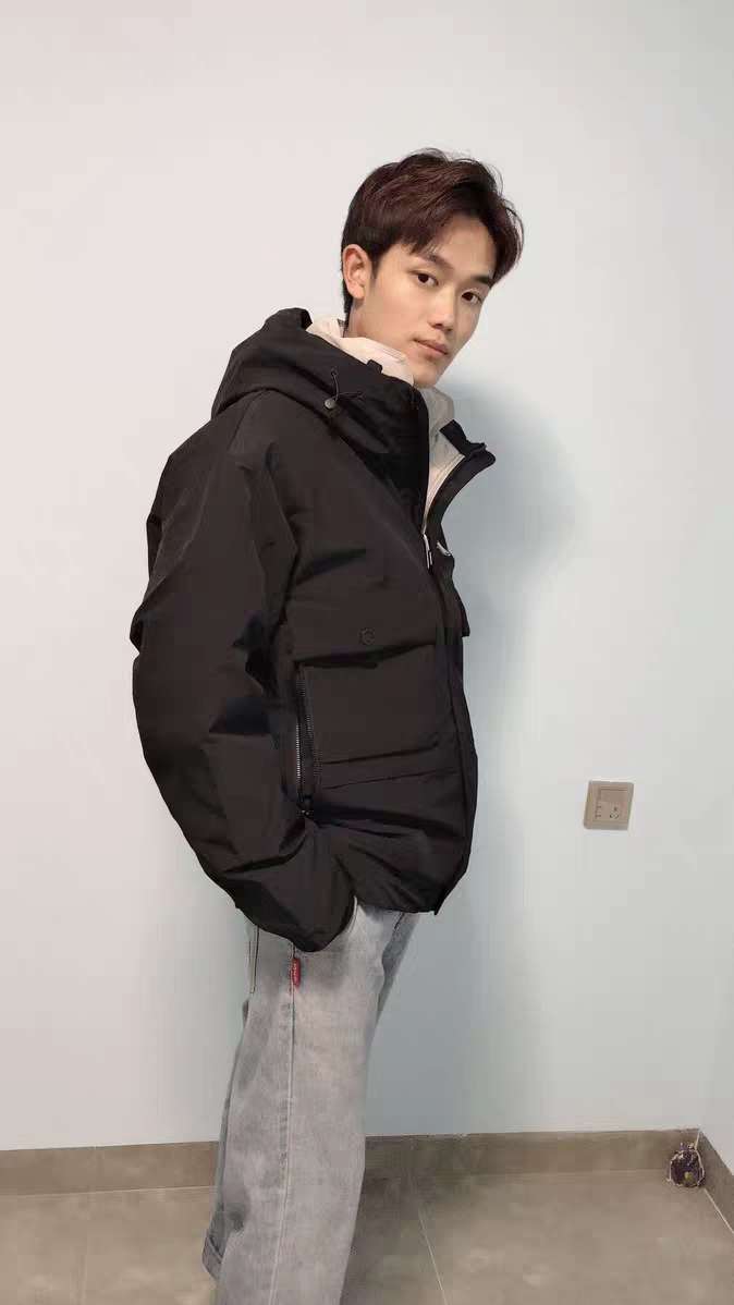 2020新款潮牌羽绒服