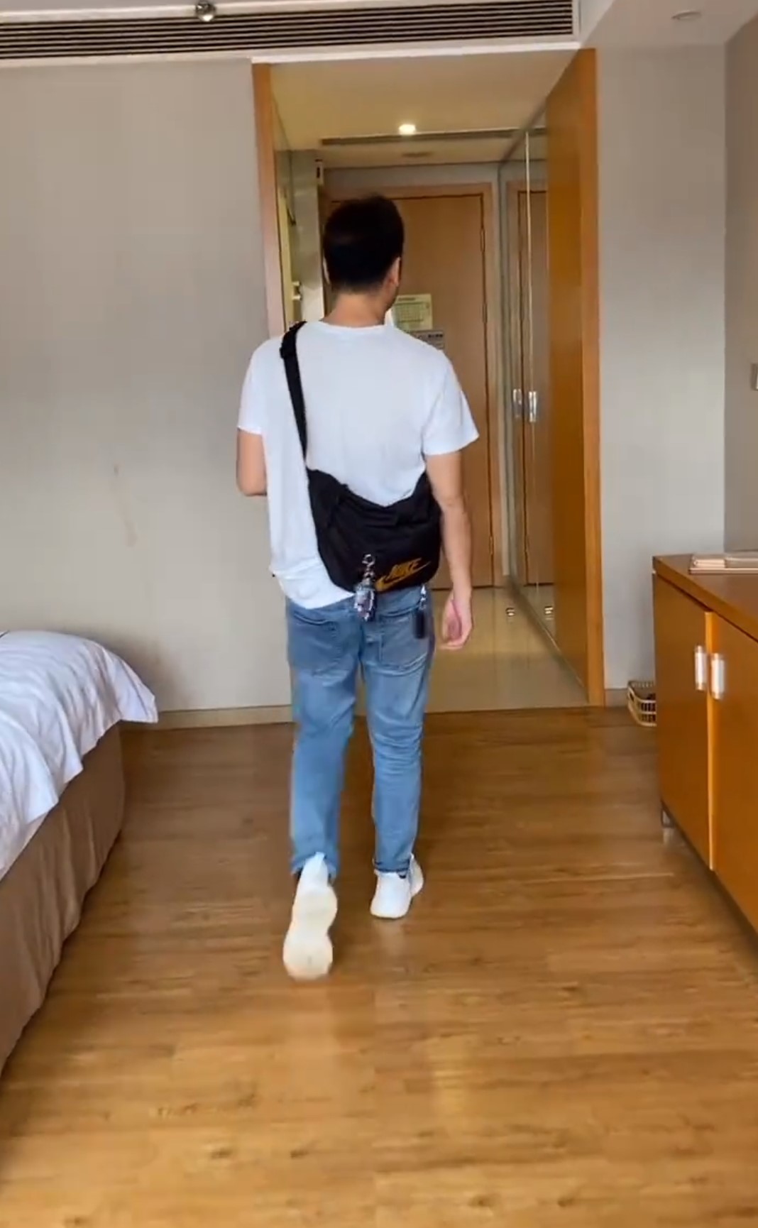 耐克王一博同款腰包Nike斜挎包