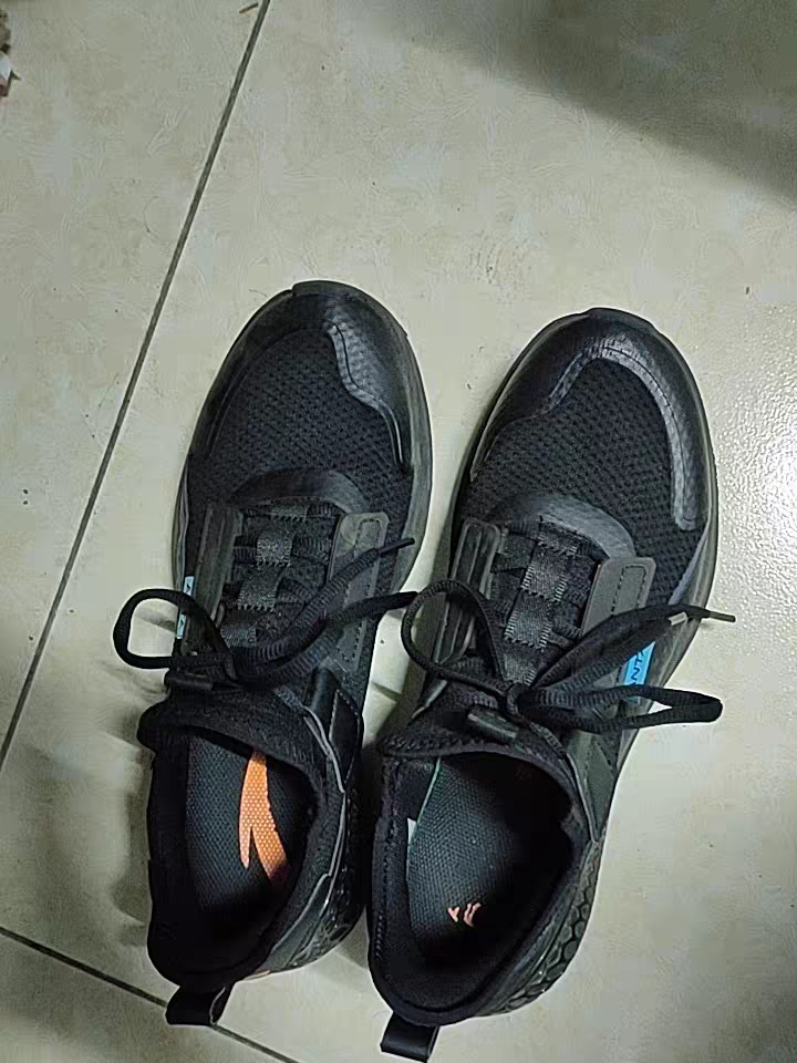 脚感不错的跑鞋。