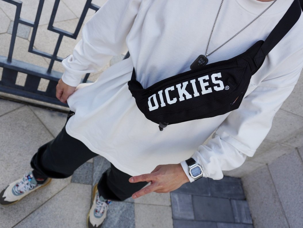 Dickies斜挎包学生字母胸包