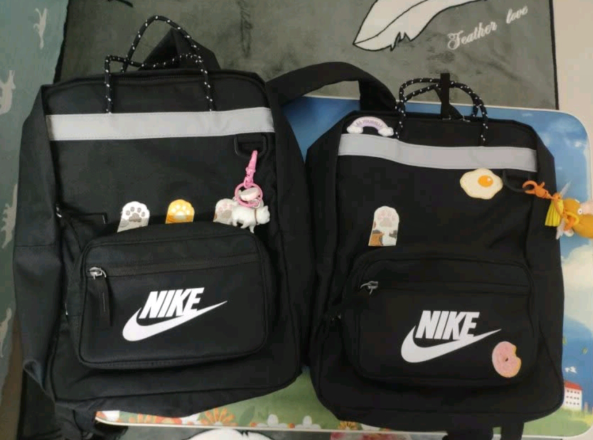 耐克 tanjun 双肩黑反光包方形包