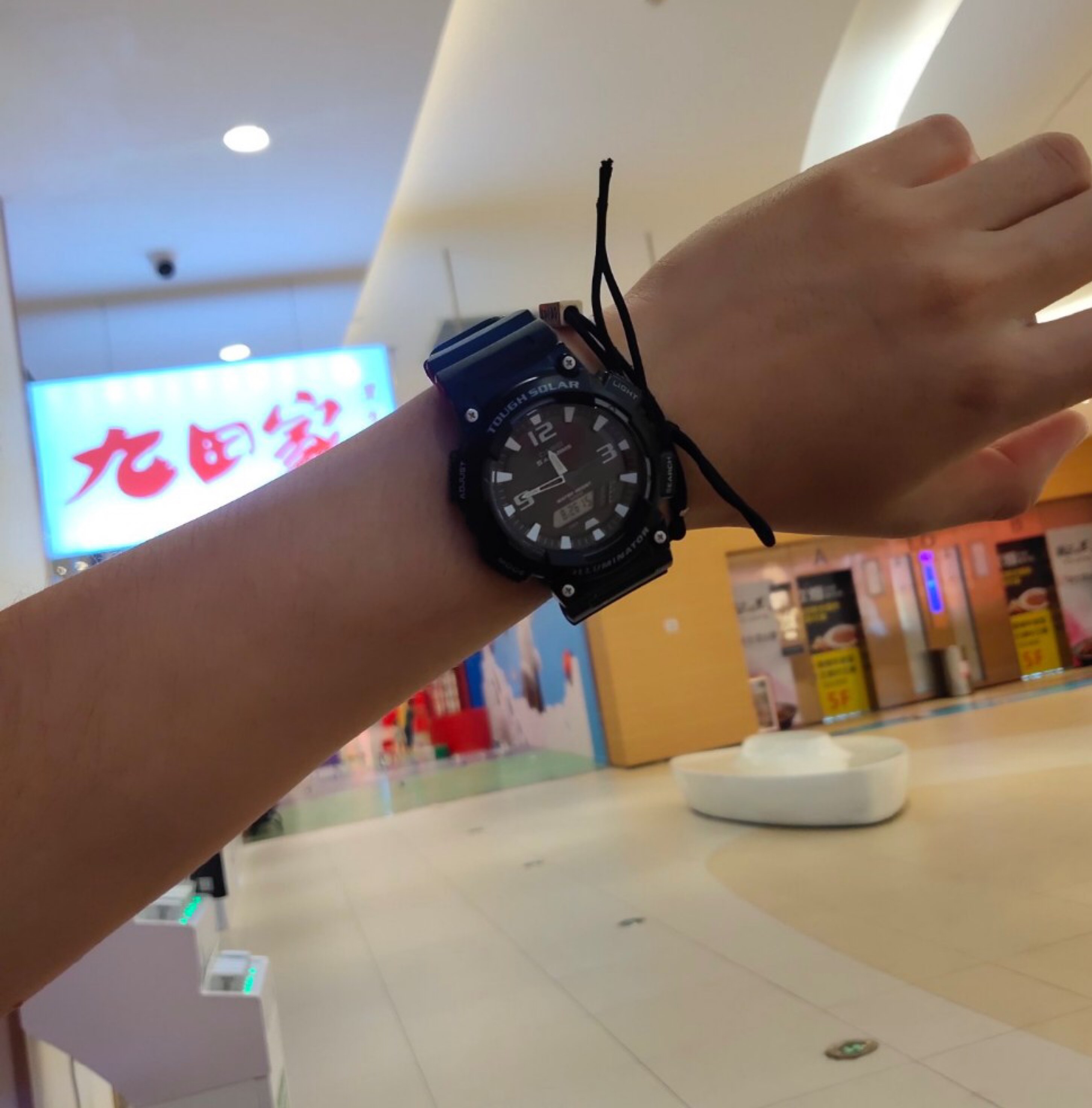 手表很不错，非常好看