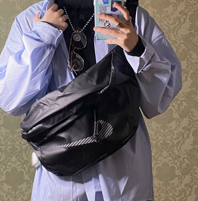 耐克 王一博同款单肩斜跨腰包
