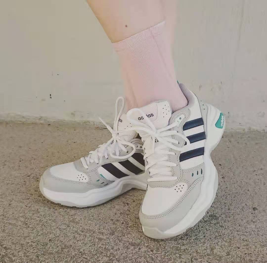 有一点点内增高，但是很舒服，点赞