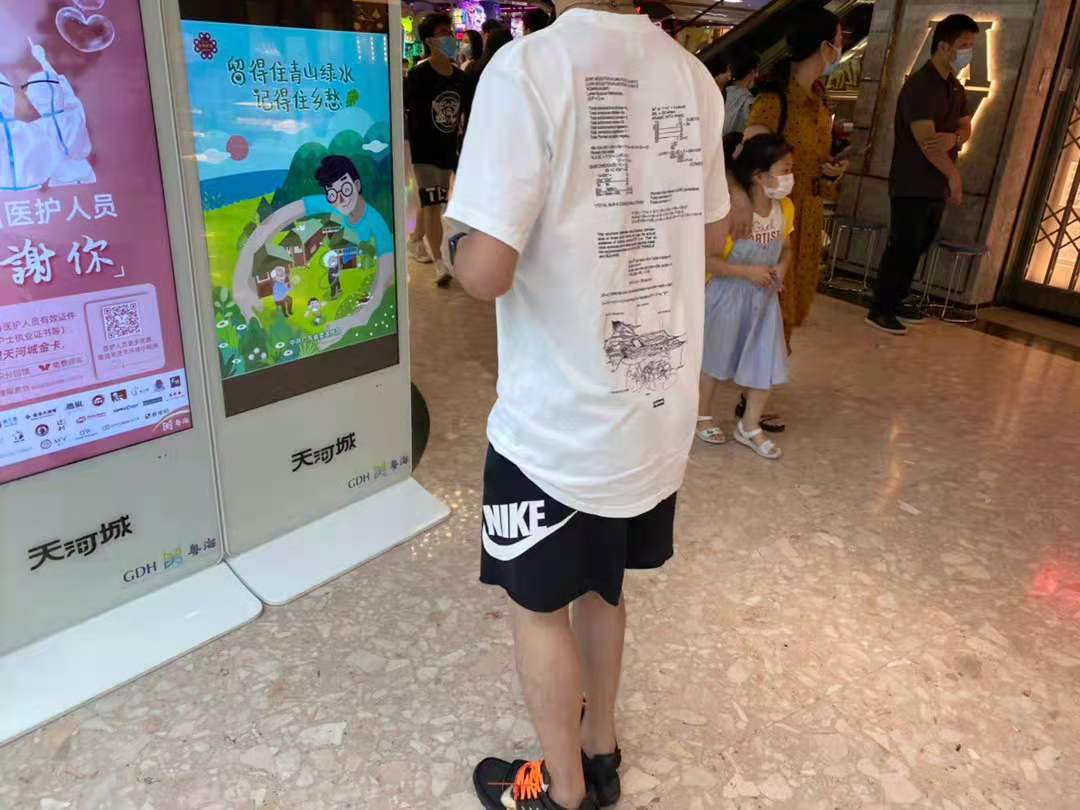 滑板运动短裤  
