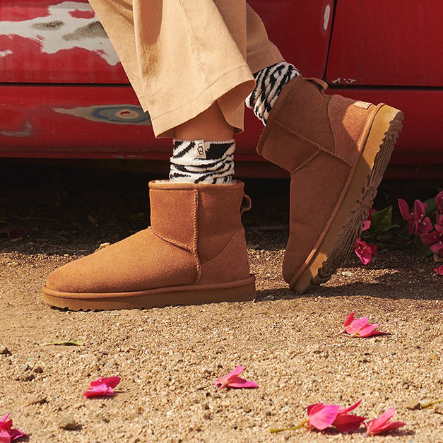 UGG Classic Mini II