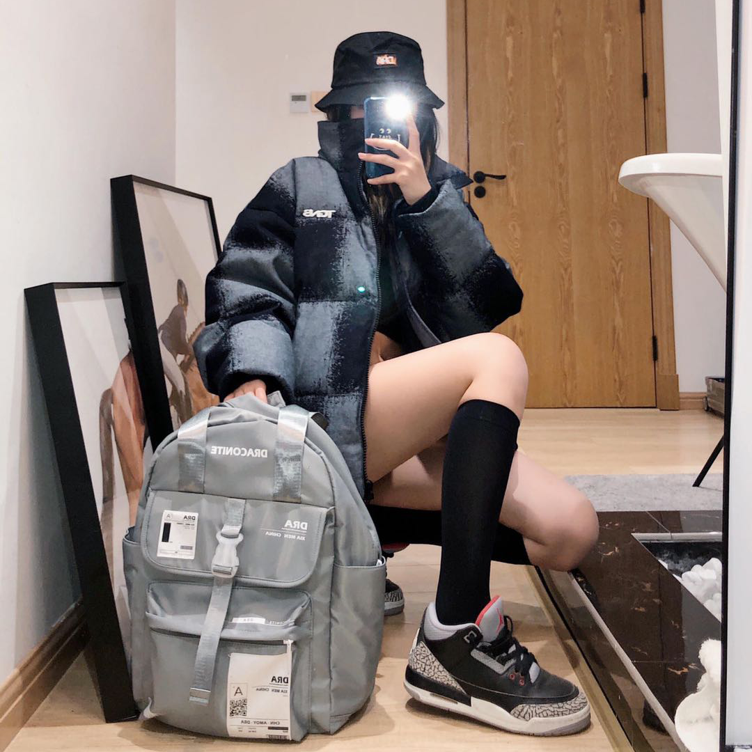 羽绒服混搭球鞋