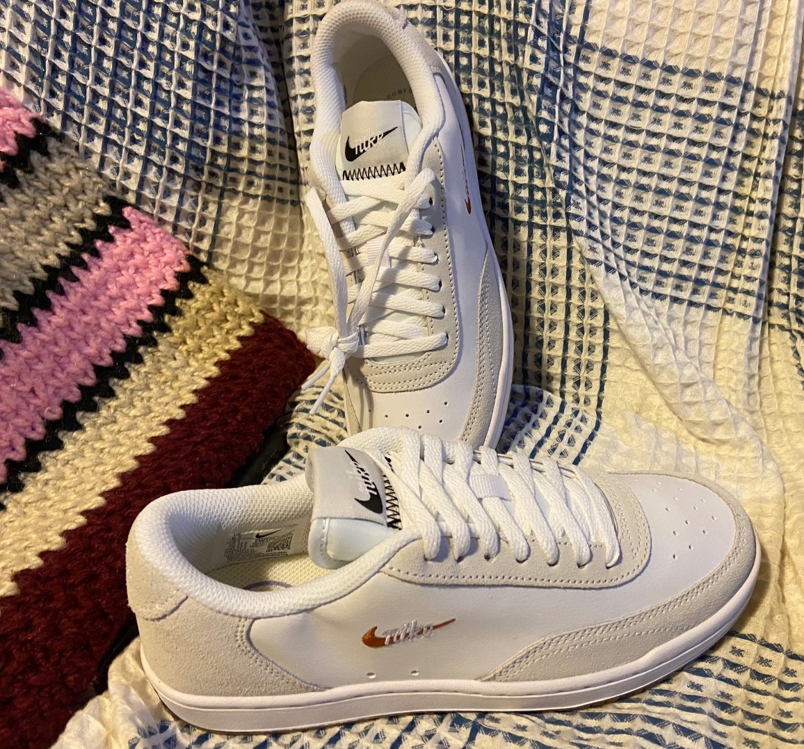 穿着舒服，鞋身轻盈