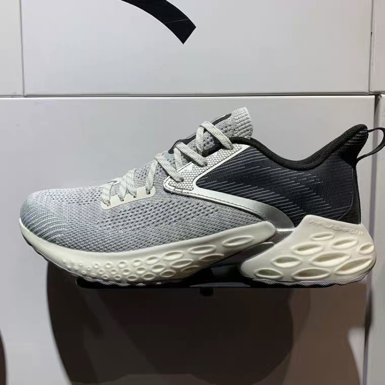尺码推荐：还行正规码子 鞋底材质：应该很