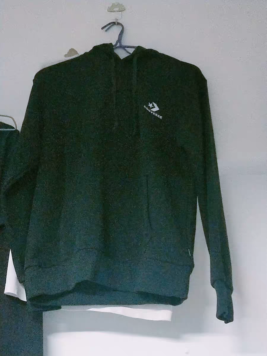 版型很修身，穿着也很舒服，是一款很百搭的