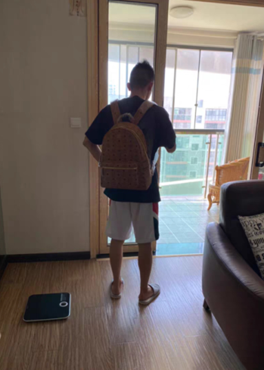 MCM  侧边铆钉经典印花中号双肩包