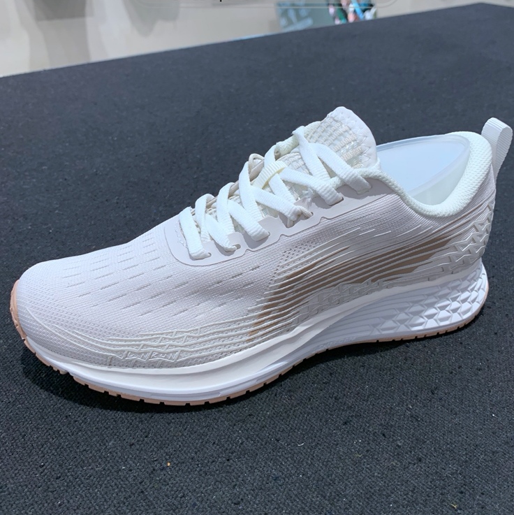 鞋子脚感可以的