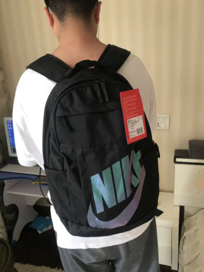  Nike 纯色双肩运动背包