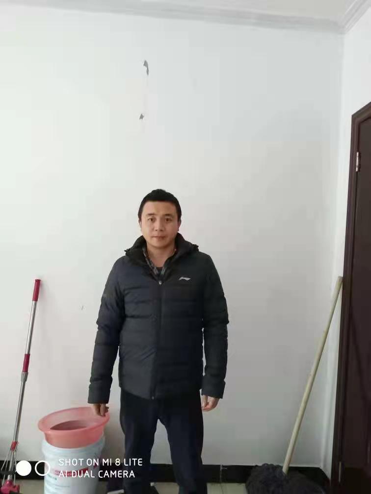   白鸭绒短款连帽羽绒服 