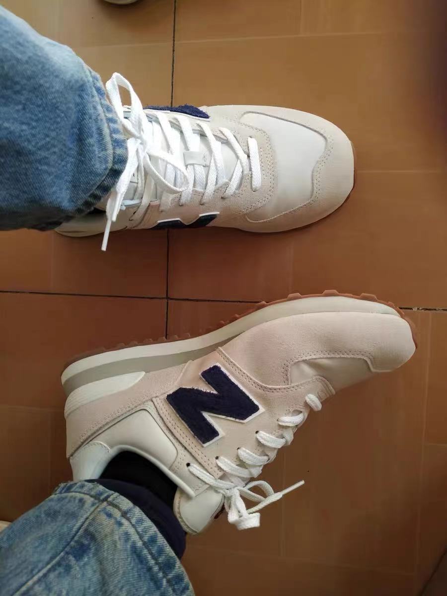 鞋子美美哒，跟图片一样，很满意