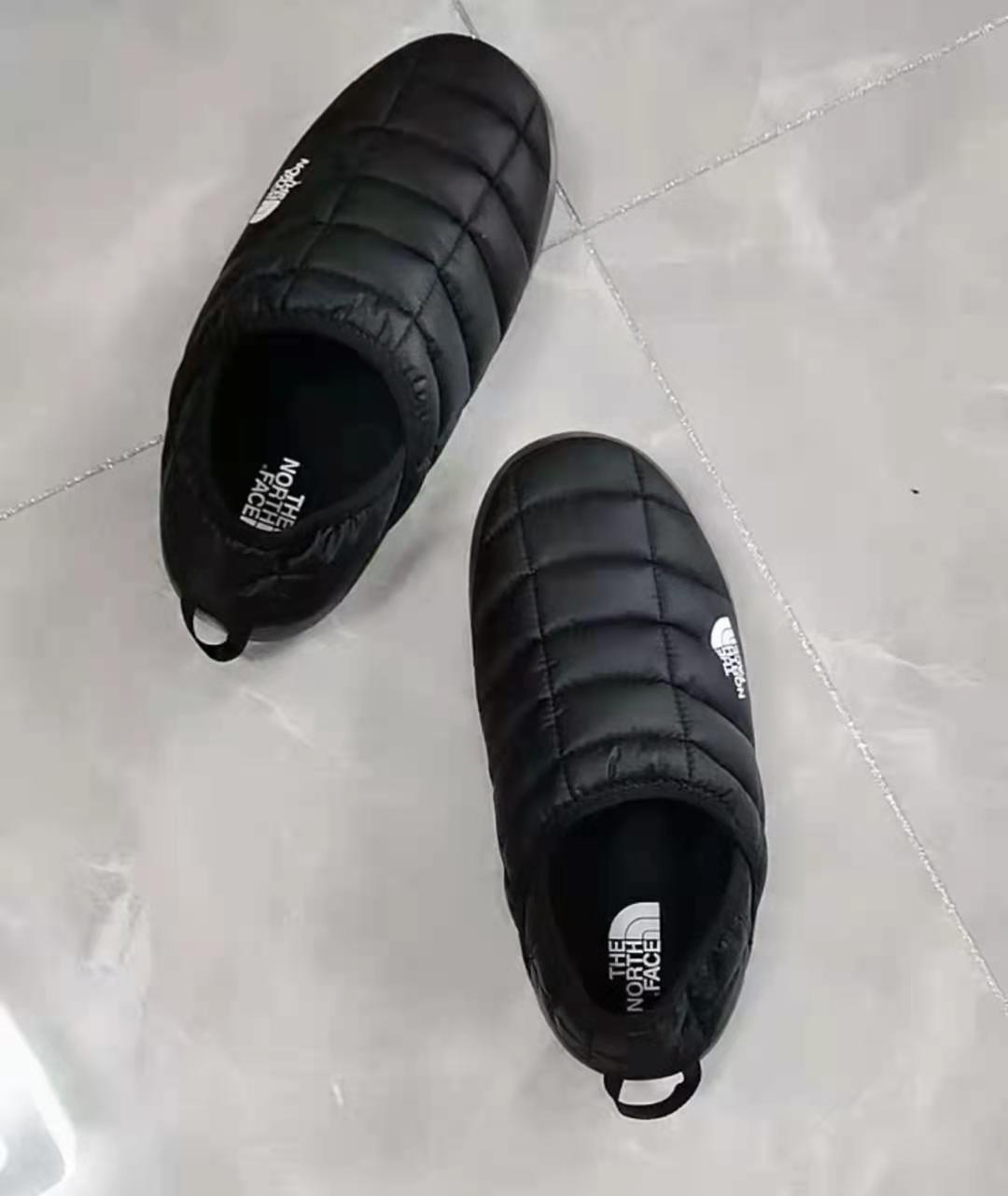 保暖性不错，里面还是加绒的