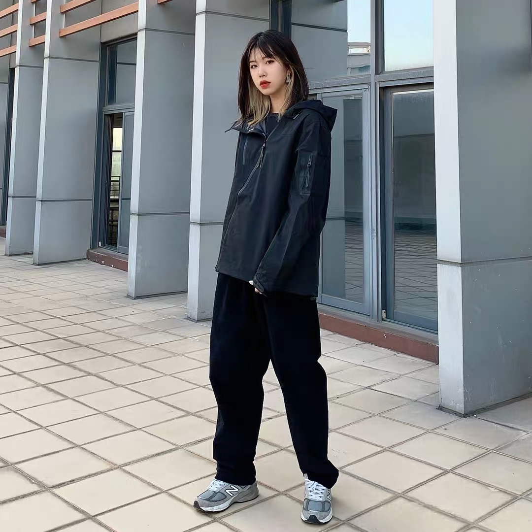 上衣：Enshadower 压胶机能机能