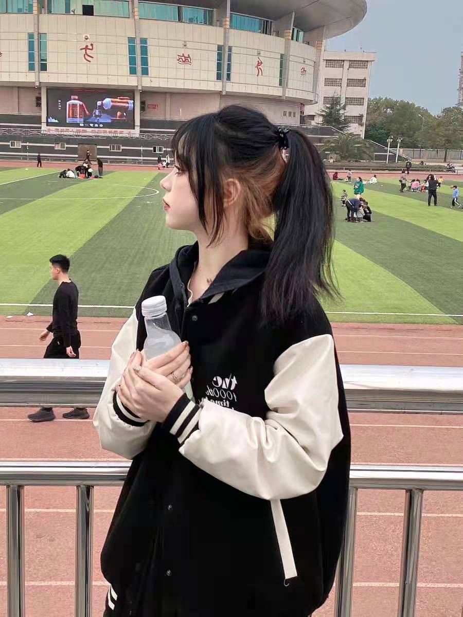  黑白拼接复古夹克  