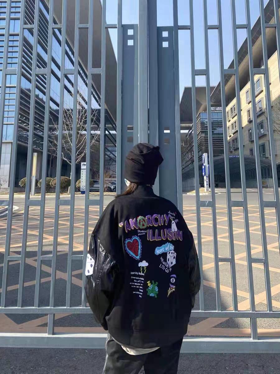 皮袖拼接棒球服外套  