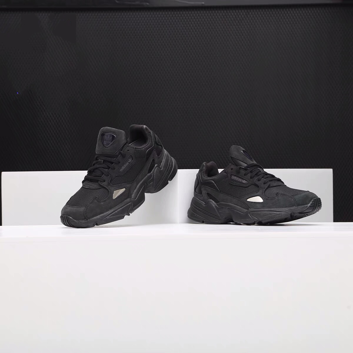 adidas Falcon W