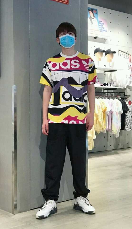 adidas  运动短袖T恤 