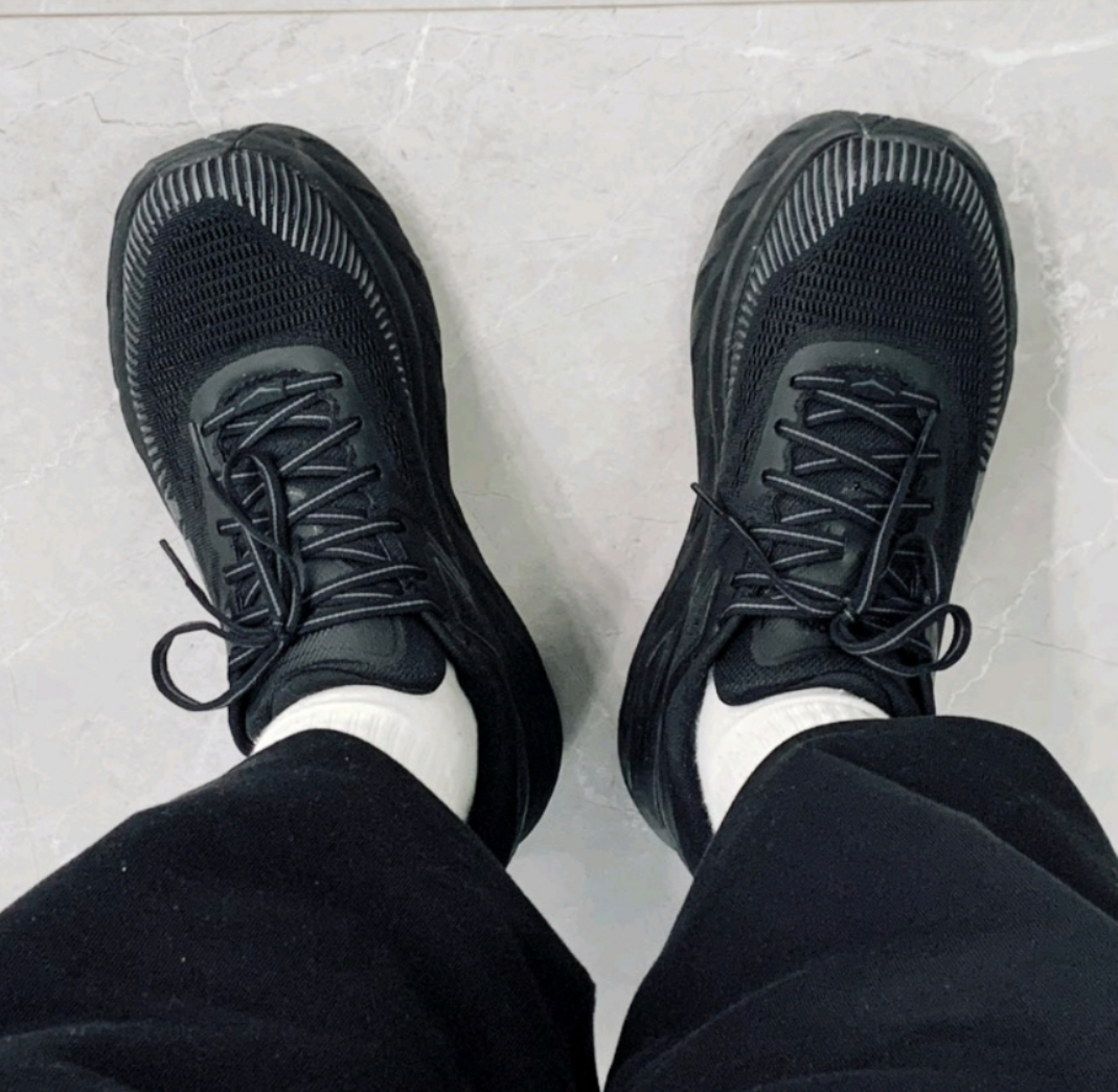 外观好看，透气还可以，很舒服