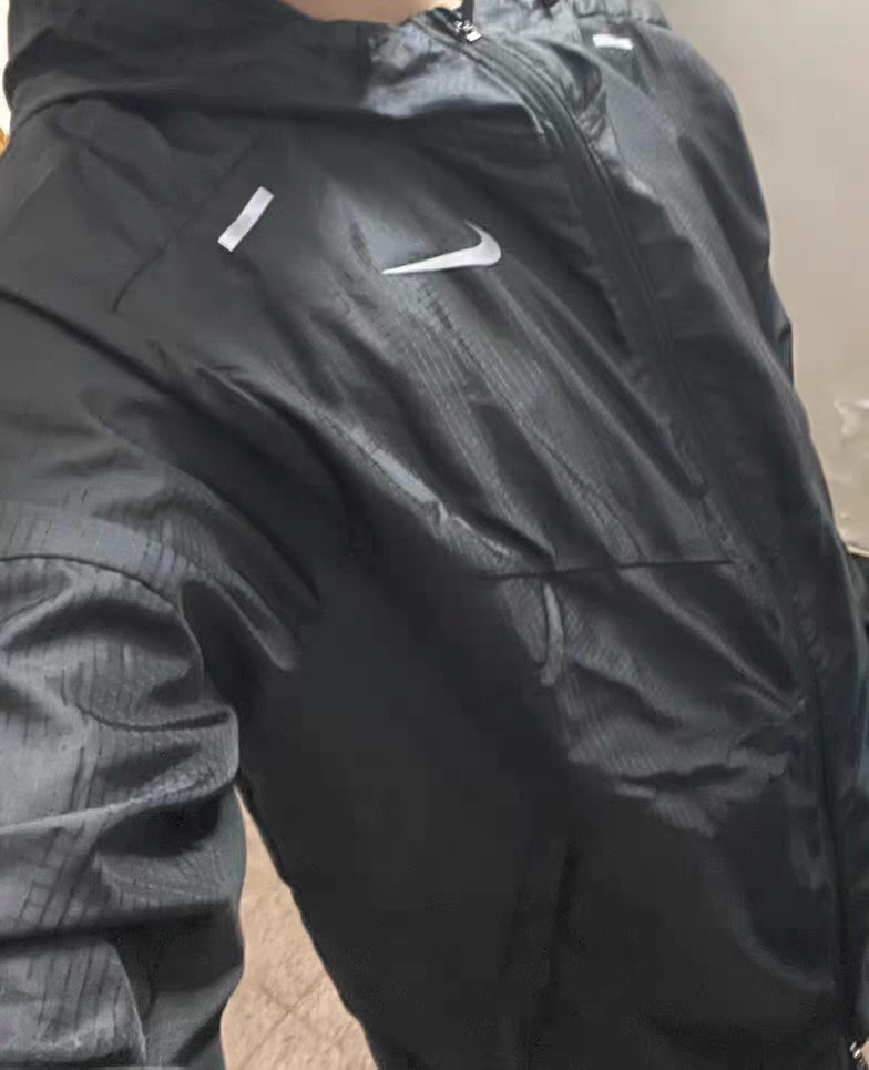  连帽跑步夹克 