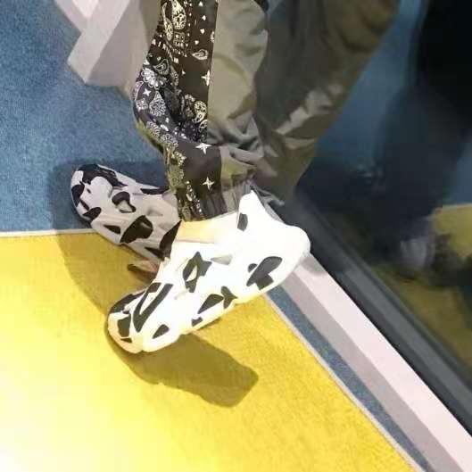 洞洞鞋