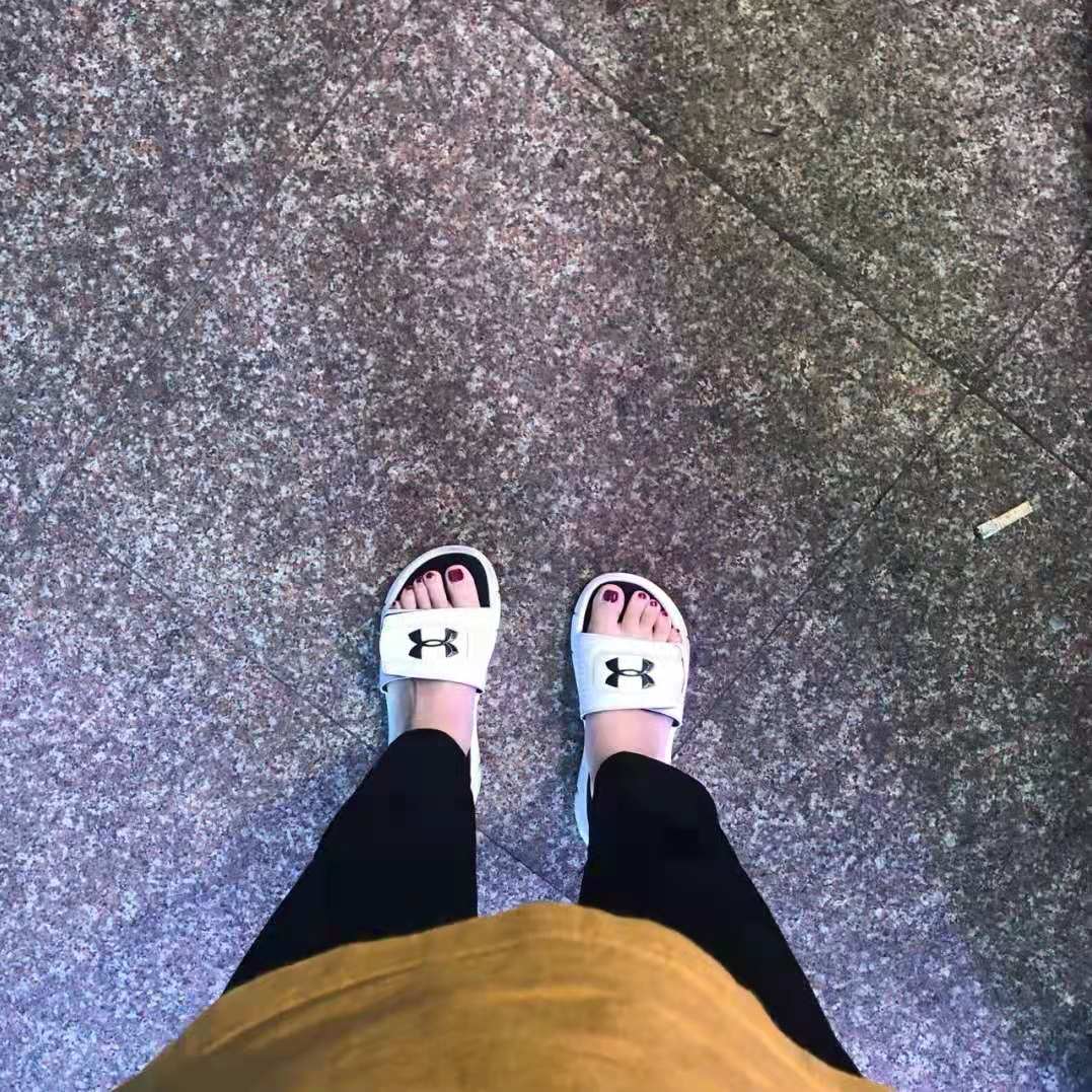 新买的拖鞋
