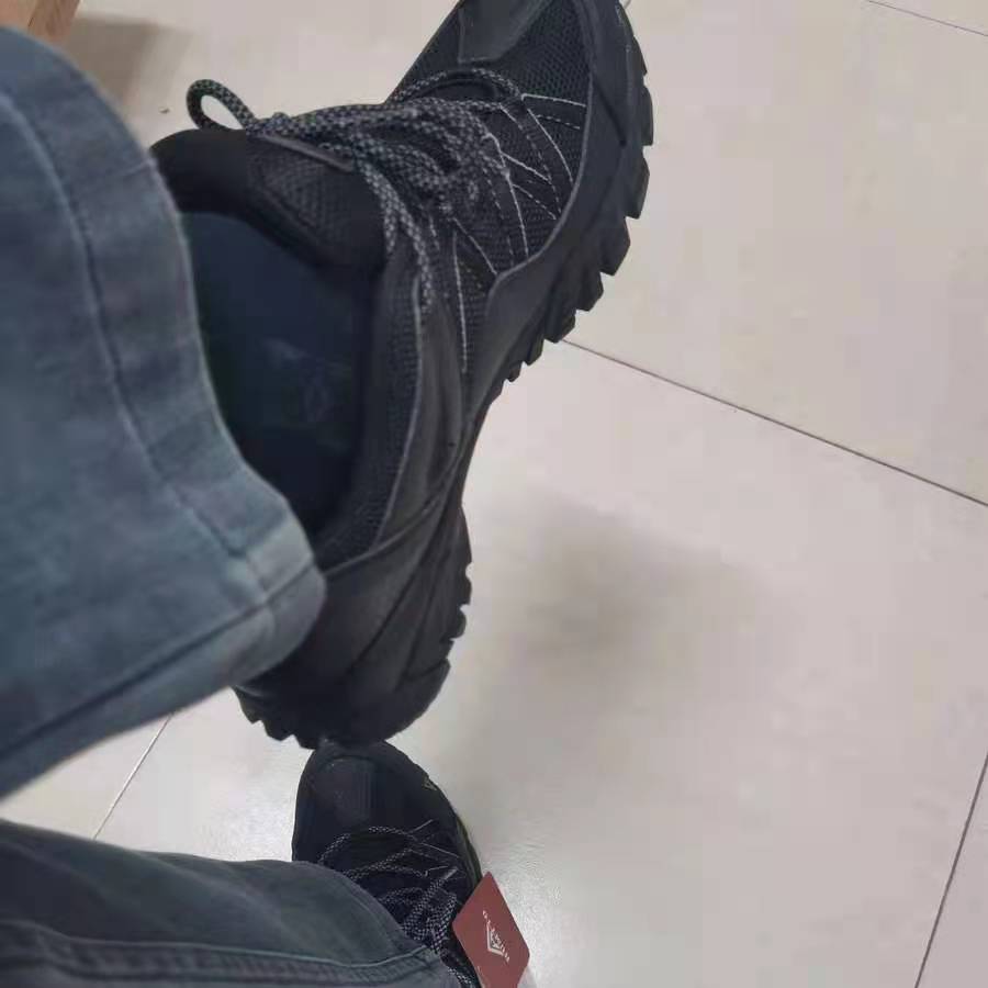 轻便透气的户外鞋