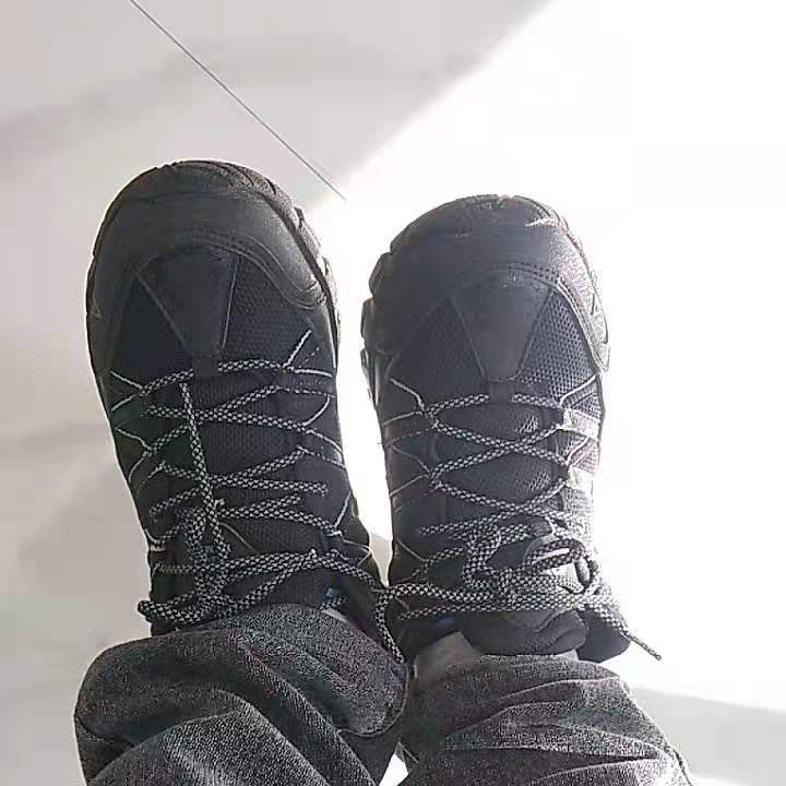 透气登山鞋