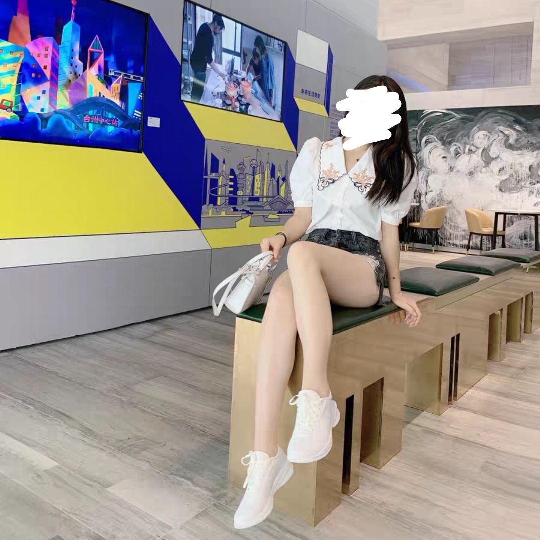 鞋子很轻很好穿