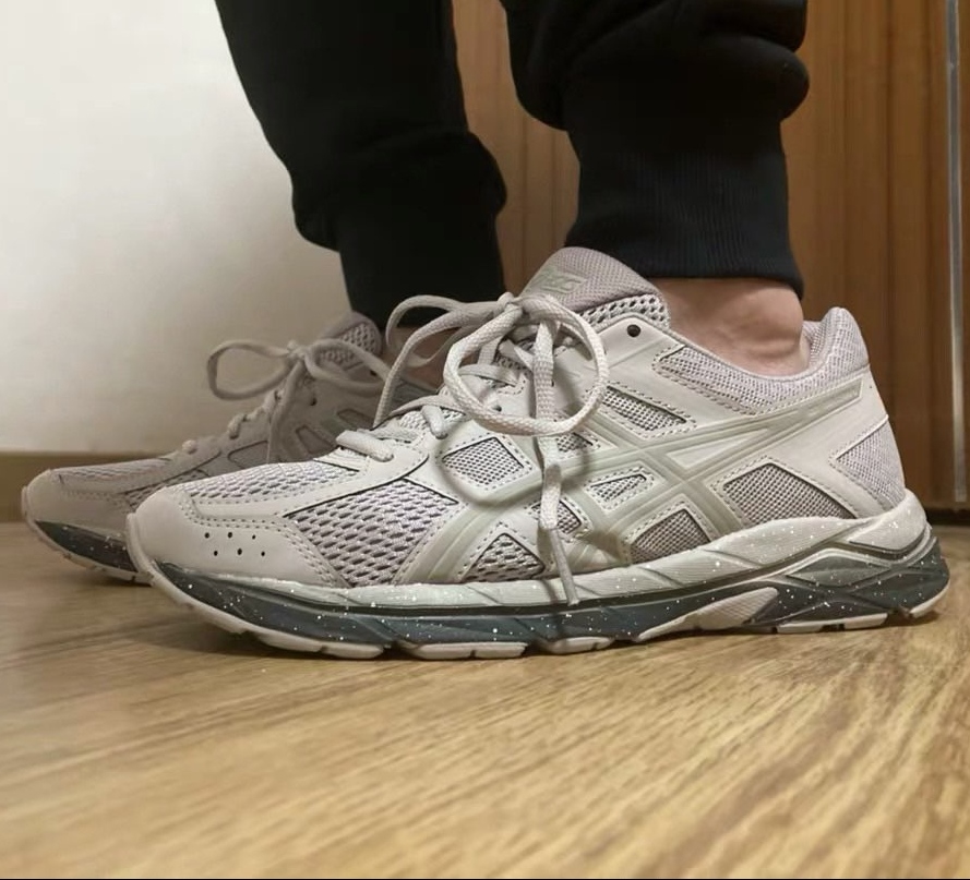 抓地效果特别不不错，在奔跑的路上，一直都