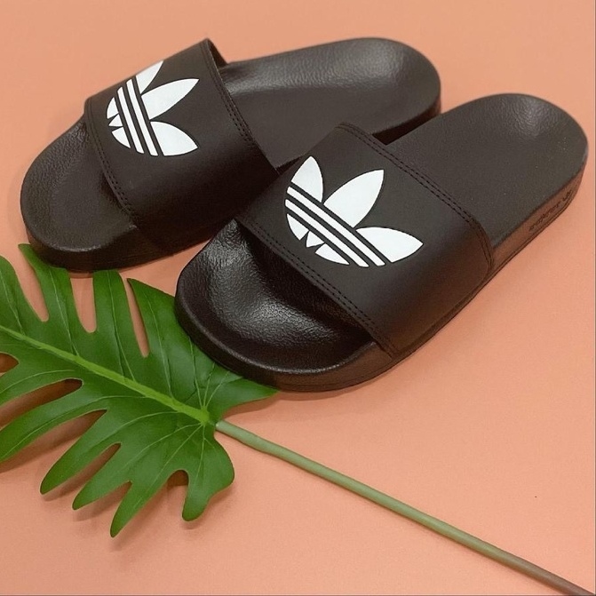 adidas 拖鞋