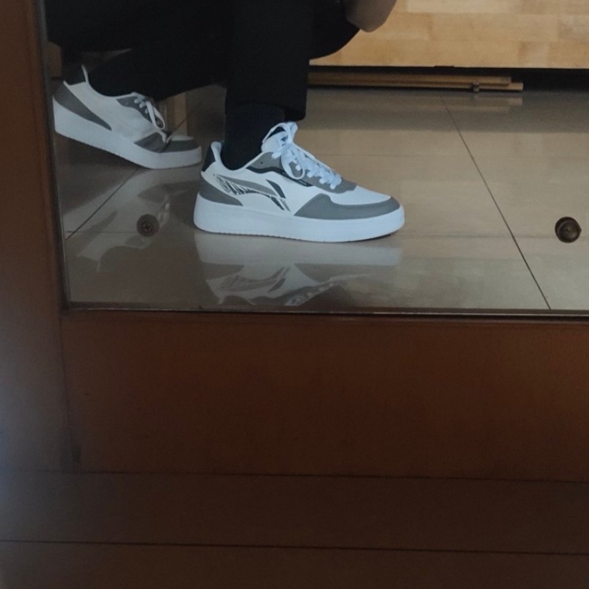 新买的鞋子很好看