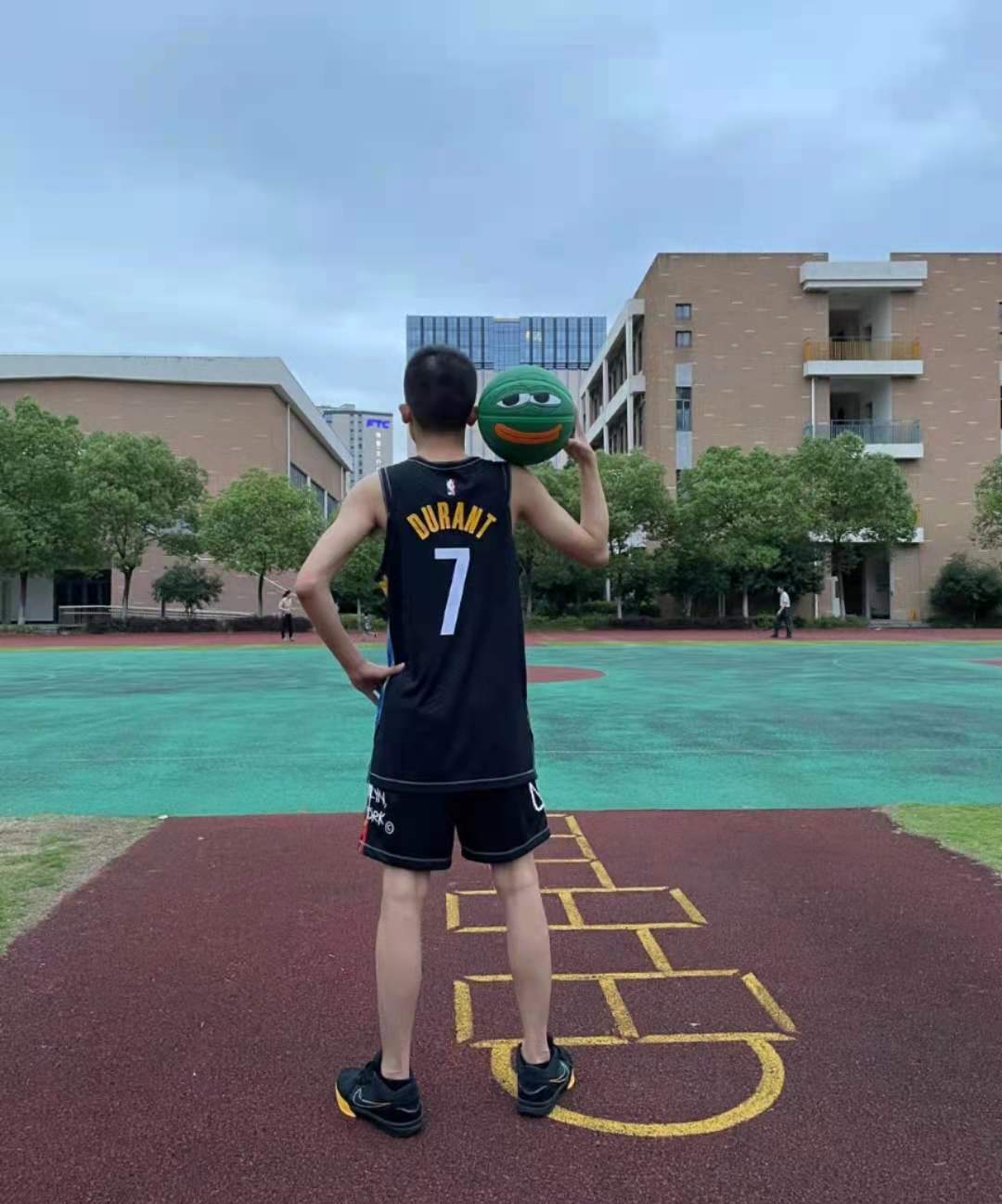 这款篮网队篮球短裤 超奈斯