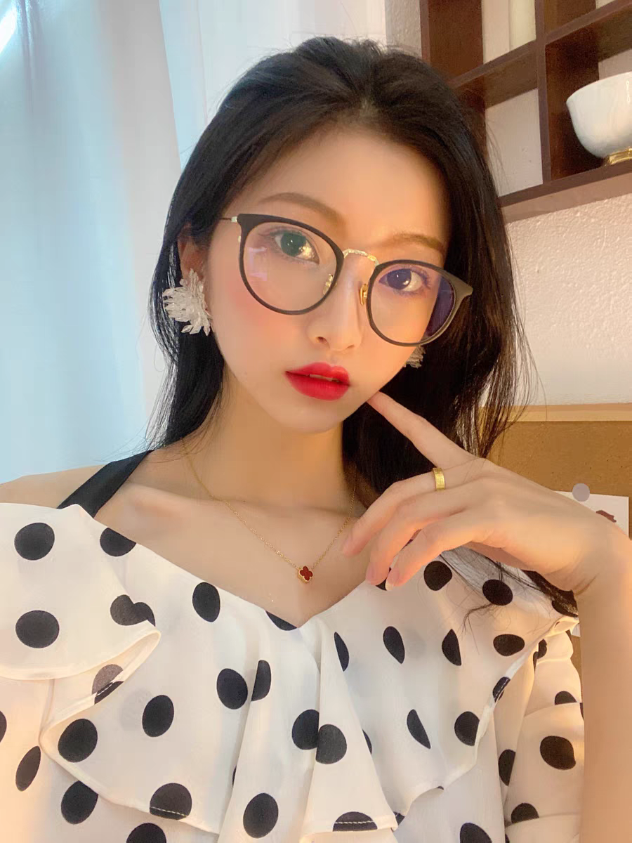 Pull And Bear 镜框我爱了