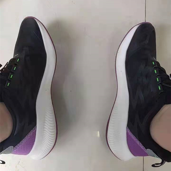 鞋子非常棒，跑起来很有弹性。是双好跑鞋。