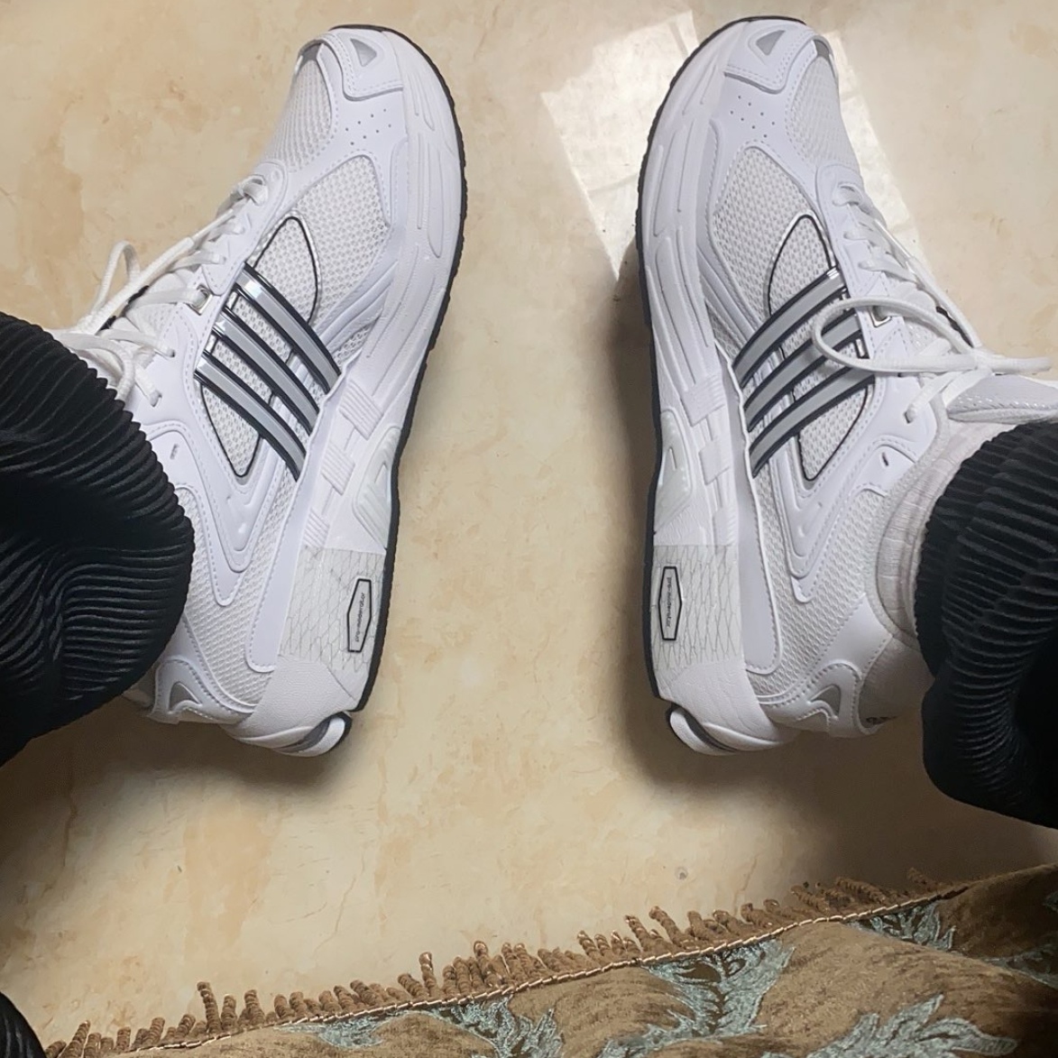 新买的鞋子很好看