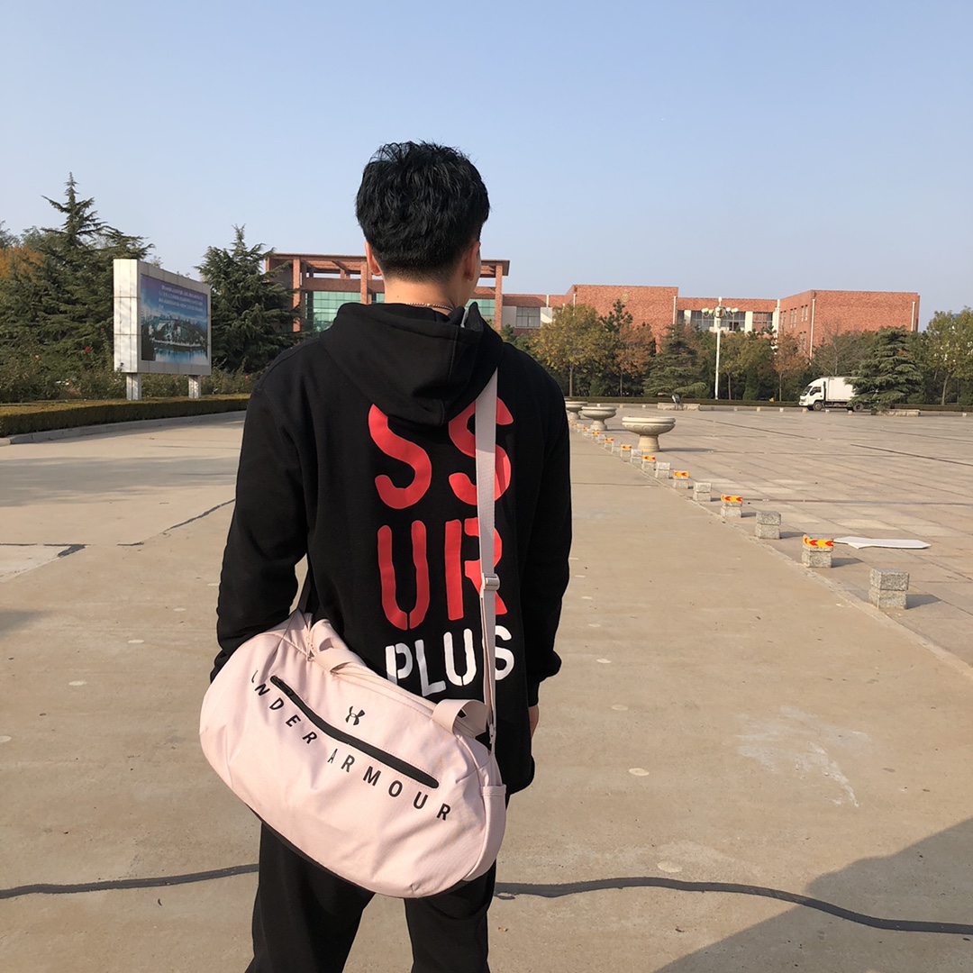  背后大logo休闲连帽卫衣 分享
