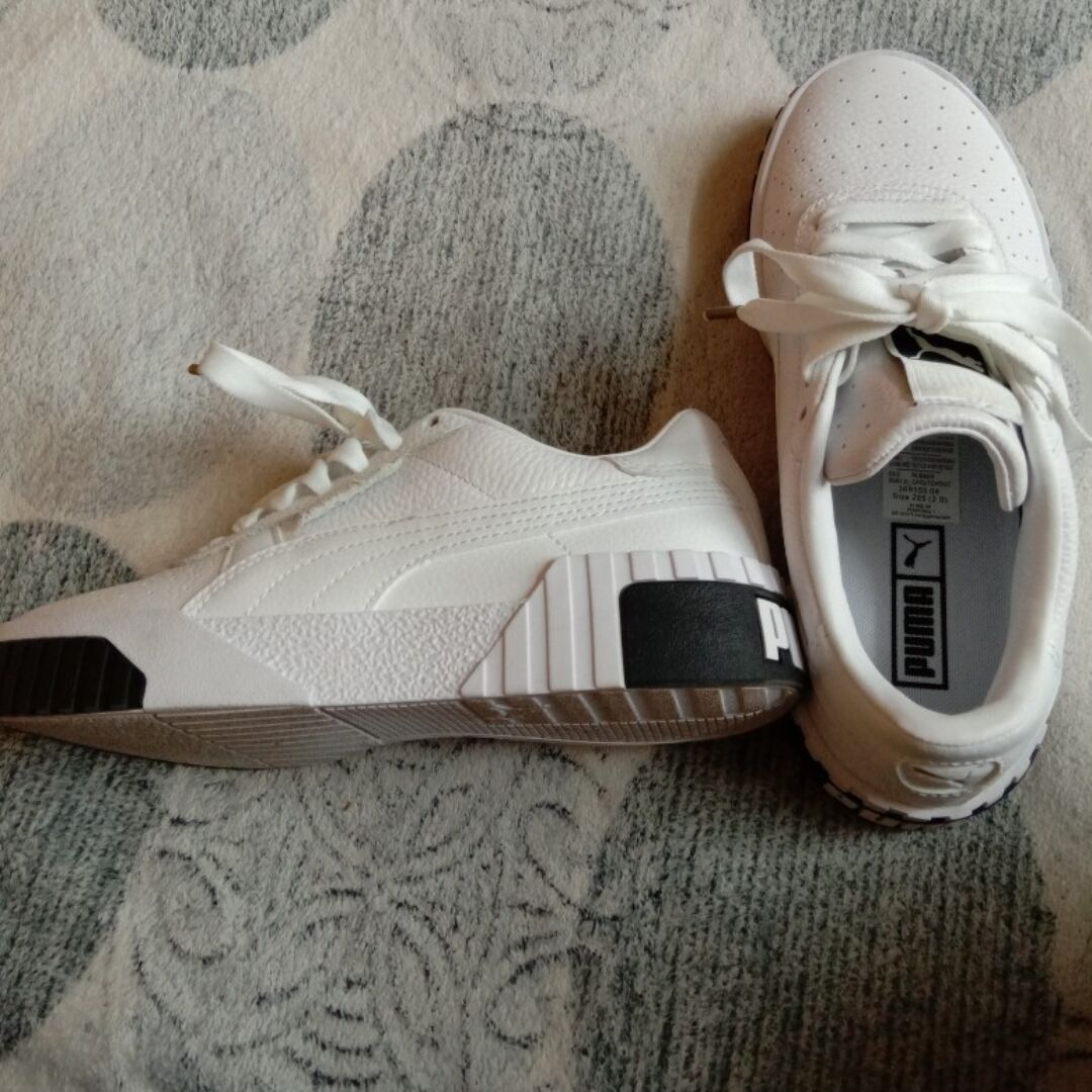 摆拍黑白色Puma Cali