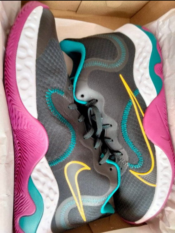 第一次买Nike的鞋子，之前打篮球穿过很