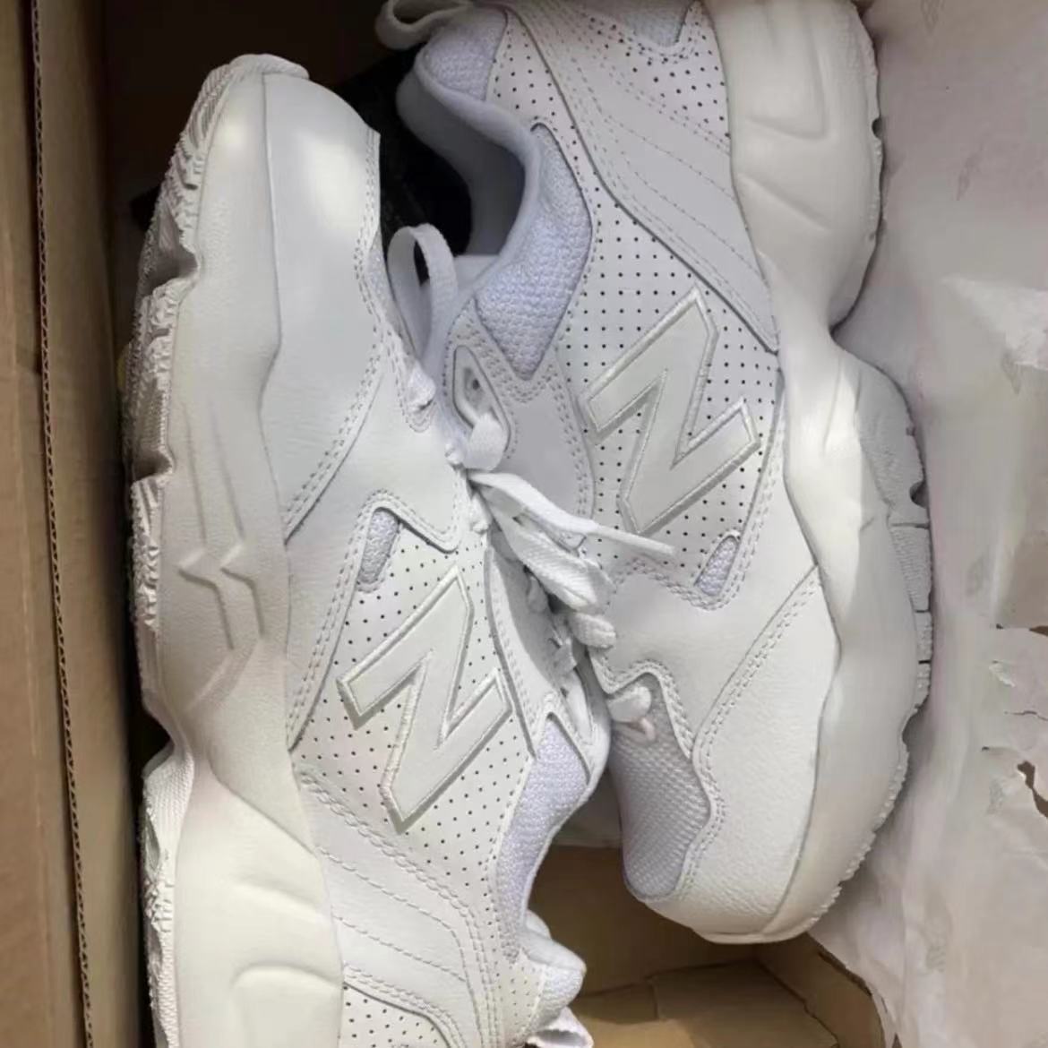  NewBalance708帆白