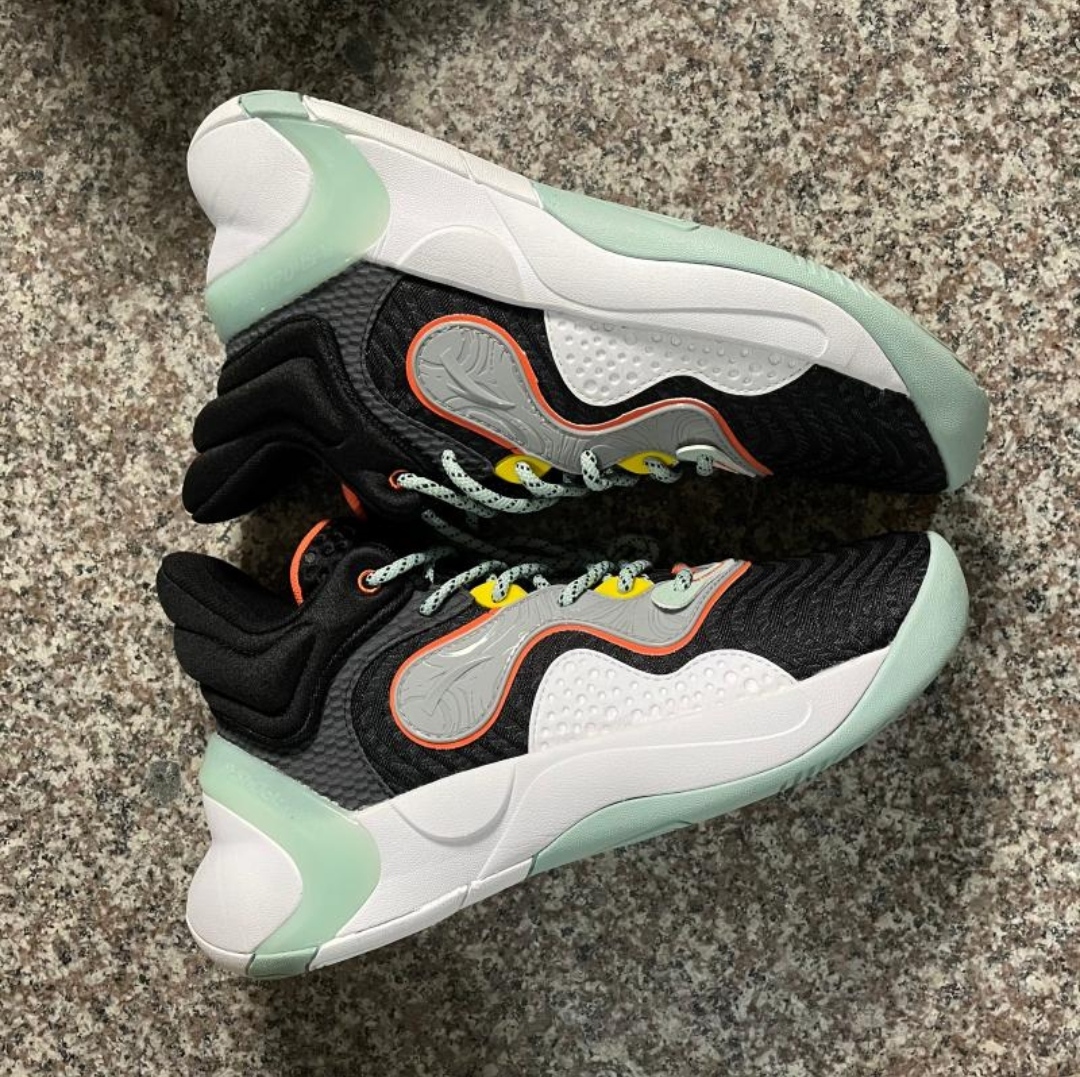 从外观上看。很好看。比较酷。增加颜值。