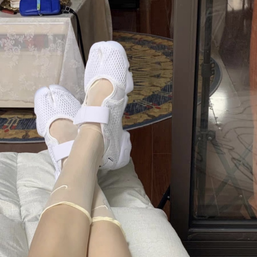 这款版型非常好，颜色很正，比较漂亮